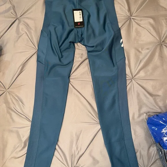 Peloton Blue Leggings. NWT. Size medium - Picture 2 of 5